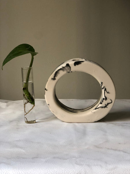 Monochrome marble propagation station