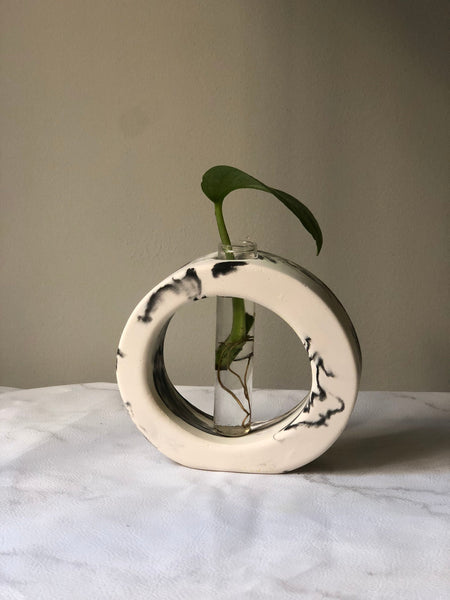 Monochrome marble propagation station
