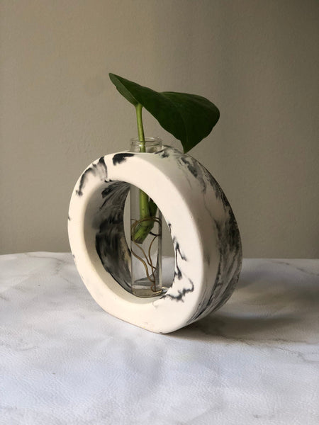 Monochrome marble propagation station