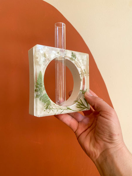 White floral propagation station
